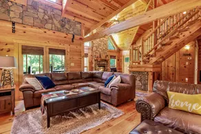 Custom Log Cabin 4bd 2.5 bath 5 miles to TIEC - Image 2