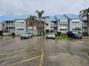 Charming Waterfront Resort Vacation - Image 3