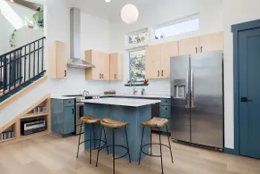 Central Modern Guesthouse with EV Charger - Image 2