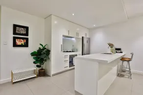 Tranquil Leisure Home · CBD Fine Decor Themed Apartment - Central Station | Central Park | Darling Harbor | Chinatown | Near Everything - Image 2