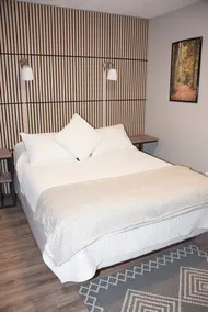 Private, 2 Bedroom Suite with Kitchen and Wi-Fi - Image 4