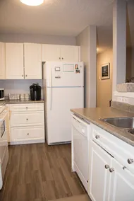 Private, 2 Bedroom Suite with Kitchen and Wi-Fi - Image 3