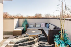 Downtown Views From Fashionable North Lohi Home - Image 4