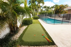 Spacious Family Friendly Home with Saltwater Pool - Image 5