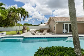 Spacious Family Friendly Home with Saltwater Pool - Image 1