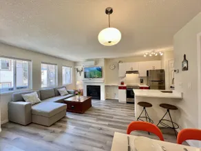 Newly Reno/2 BR 1.5 Bath/Sleep 8 A/C @Banff gate - Image 3