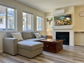Newly Reno/2 BR 1.5 Bath/Sleep 8 A/C @Banff gate - Image 5