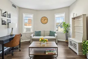 Walk to Downtown | Near Airport | 5Mi NYC | WiFi - Image 5