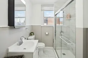 Walk to Downtown | Near Airport | 5Mi NYC | WiFi - Image 2