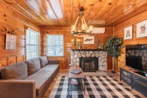 Mad For Plaid at Cabin 9 in Lakewood Cabins Near Village - Image 2