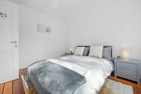 Fantastic, modern 3 bedroom house in West Didsbury. Close to all amenities. - Image 3