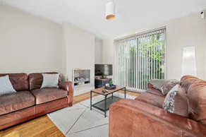Fantastic, modern 3 bedroom house in West Didsbury. Close to all amenities. - Image 4