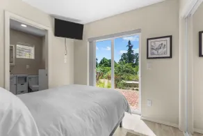 Eco-Friendly Guest House with Privacy & Charm - Image 4