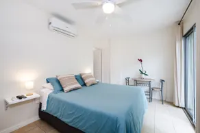 Digital Nomad friendly and steps from the pool! - Image 4