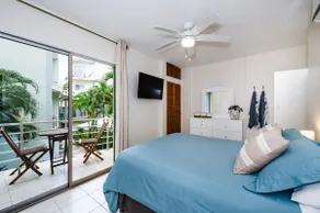 Digital Nomad friendly and steps from the pool! - Image 5