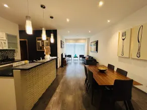 Nice apartment, great building and close to everything, W - Image 2