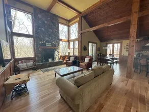 Beautiful home/wooded/WIFI/Hot tub/Firepit - Image 3