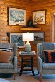 Beautiful Log Cabin on The Bay - Image 3