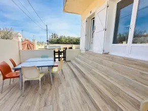 7/8 ”The Song of the Waves” Beachfront Apartment - Image 4