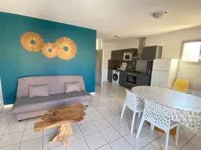 7/8 ”The Song of the Waves” Beachfront Apartment - Image 2