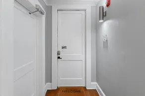 Midtown Historic Designer Apartment, Aiden - Image 5
