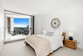 OPULENT 3 BEDROOM PENTHOUSE APARTMENT OCEAN VIEWS - Image 4
