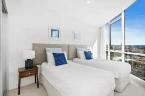 OPULENT 3 BEDROOM PENTHOUSE APARTMENT OCEAN VIEWS - Image 5