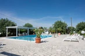 Villa med pool i Puglia för 8 personer - Image 2