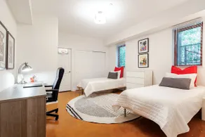Stylish Spacious Greentree Apartment - Image 3