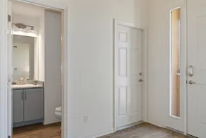 Beautiful 3 BR, 2.5 BA Duplex Villa 160 - Image 4