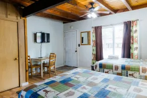 03: The Tahoe Retro Double Bed Studio - Image 2