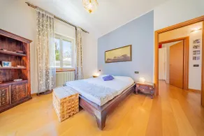 Apt Parda, Terrace, 10 min walk to Lake Como - Image 3