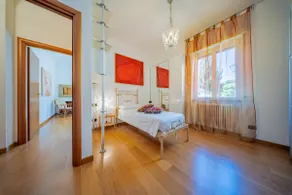 Apt Parda, Terrace, 10 min walk to Lake Como - Image 4
