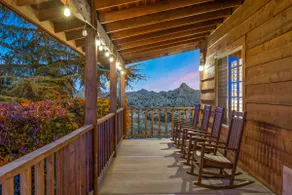 Valley View Ranch – Desert Views, Walk to Mane St - Image 2