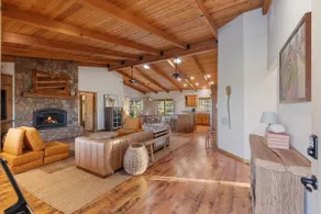 Valley View Ranch – Desert Views, Walk to Mane St - Image 3