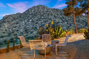 Valley View Ranch – Desert Views, Walk to Mane St - Image 5