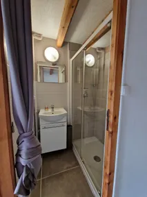 Duplex studio on the second floor of a quiet residence. - Image 5