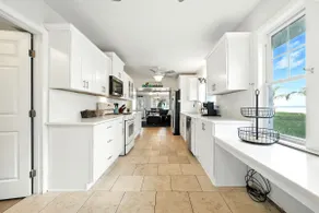 Lake Weir Cottage Inn - Image 4