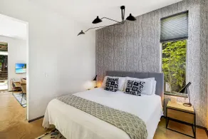 Sleek Walkout Baca Railyard Apartment - Image 4