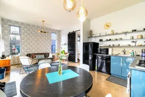 Sleek Walkout Baca Railyard Apartment - Image 3