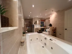 Bay View Apartment - Image 4