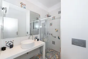 Spacious Modern Apt in Athens near Metro - Image 4