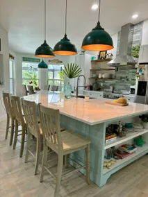 Old Florida Charm! 4 Bedroom Heated Salt Pool Home - Image 3