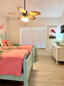 Old Florida Charm! 4 Bedroom Heated Salt Pool Home - Image 4