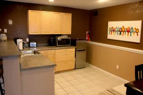 Clean and Spacious in Great Location-Private Entry - Image 3