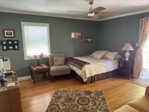 Comfy studio, deck, sep. entrance, a/c. Near S.F. - Image 3