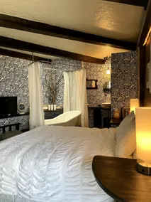 Bohemian Suite in the Village of Placitas - Image 3