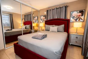 Luxury Retreat - Private Jacuzzi & Mountain Views - Image 2