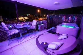 Luxury Retreat - Private Jacuzzi & Mountain Views - Image 3