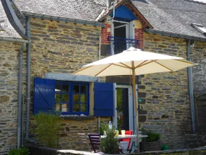 Cottage near to centre of La Gacilly with parking. - Image 2